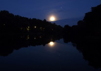 Красивый лунный вечер на Кратовском озере